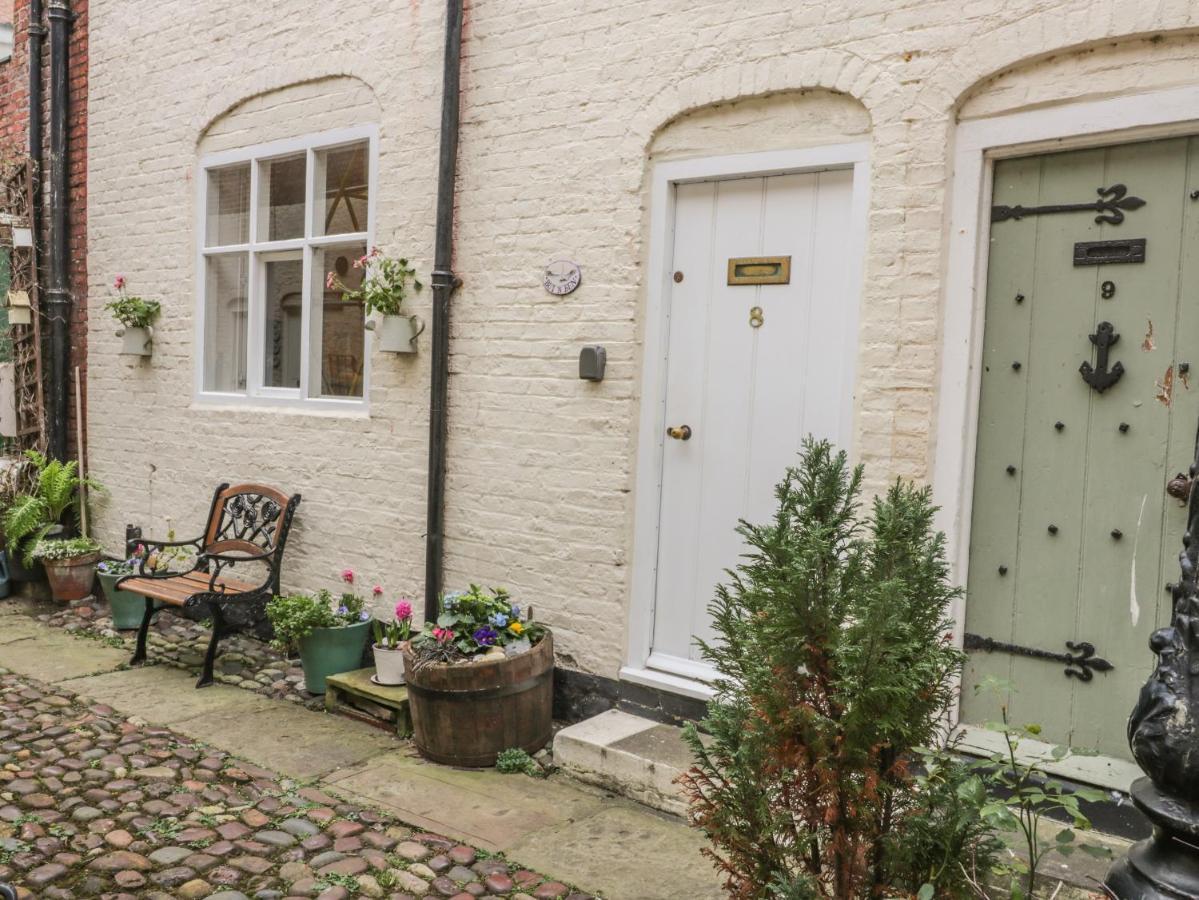 But 'N' Ben Villa Whitby Exterior photo